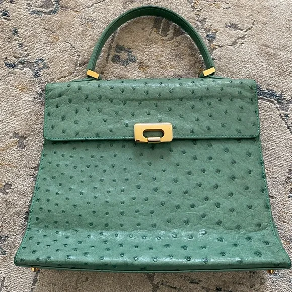 Thrifted green leather purse! Beautiful mid-size bag, perfect for all seasons. - Picture 3 of 7